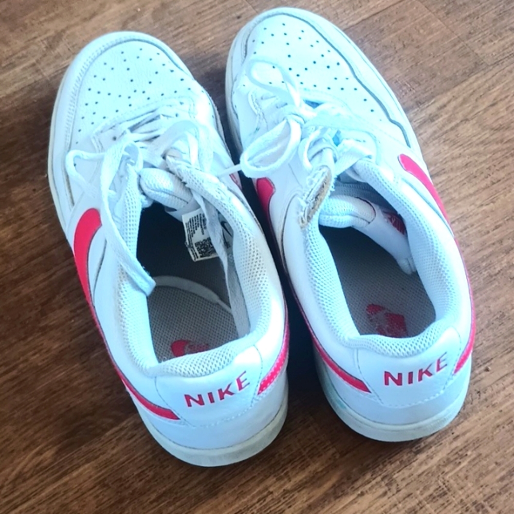 Nike size 10. Court vision Nike shoes.